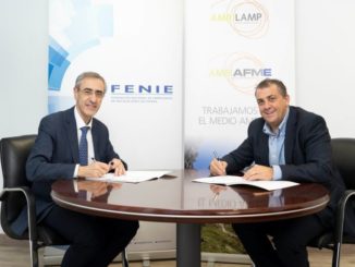 Juan Carlos Enrique Moreno, Director General de AMBILAMP/AMBIAFME, y Jaume Fornés, presidente de FENIE
